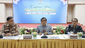 KY Sanksi 121 Hakim, Ada yang Terlibat Judi Online hingga Perselingkuhan