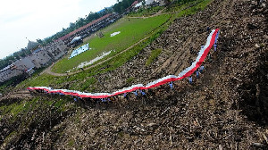 Merah Putih 81 Meter, BSI Nyalakan Semangat Bangkit Aceh Tamiang