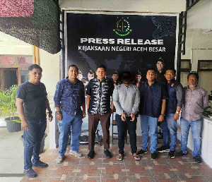 Tersangka Kasus Pengancaman dan Pemerasan di Bukit Lamreh Diserahkan ke Kejari Aceh Besar