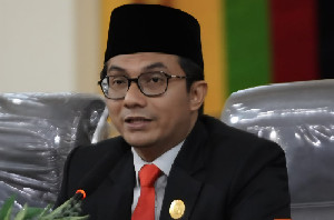 Ketua DPRK Banda Aceh Minta Jalan Rusak Depan Gudang DLHK3 Segera Diperbaiki