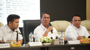 Mentan Amran Ancam Cabut Izin Importir Pakan yang Mainkan Harga