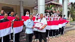 Semarak HUT ke-81 RI, Pemkab Nagan Raya Bagikan 3.000 Bendera Merah Putih