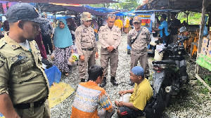 Satpol PP-WH Nagan Raya Tertibkan Gelandangan dan Pengemis di Pasar Tradisional Arongan