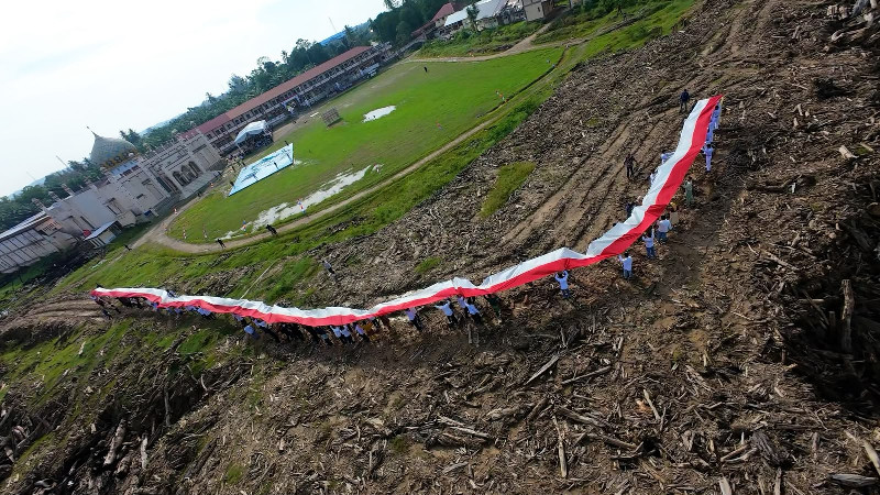 Merah Putih 81 Meter, BSI Nyalakan Semangat Bangkit Aceh Tamiang