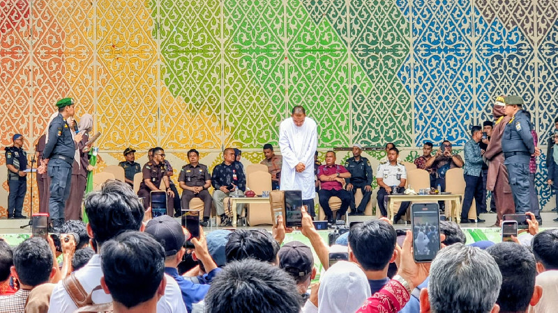 Yusri Palee Dicambuk 22 Kali Bersama 10 Terpidana Lain