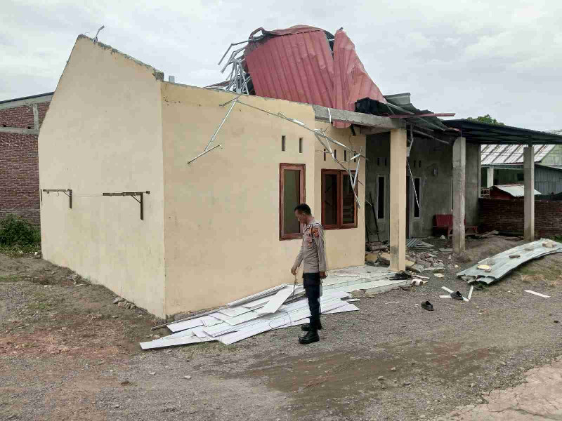 Rumah Warga di Peukan Bada Rusak Diterjang Angin Kencang