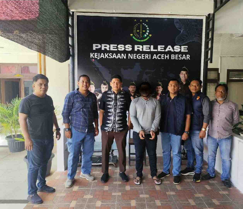 Tersangka Kasus Pengancaman dan Pemerasan di Bukit Lamreh Diserahkan ke Kejari Aceh Besar