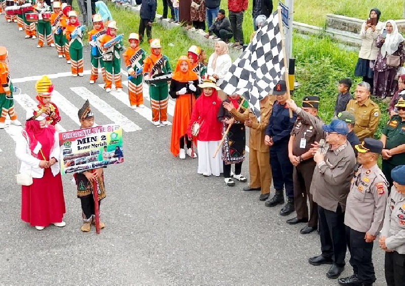 Ribuan Pelajar Tumpah ke Jalan, Karnaval HUT RI ke-81 Meriah di Bener Meriah