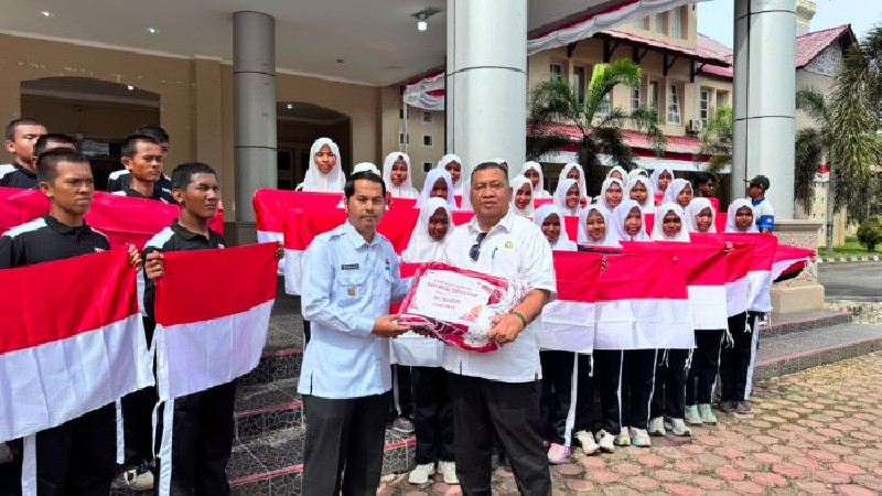 Semarak HUT ke-81 RI, Pemkab Nagan Raya Bagikan 3.000 Bendera Merah Putih