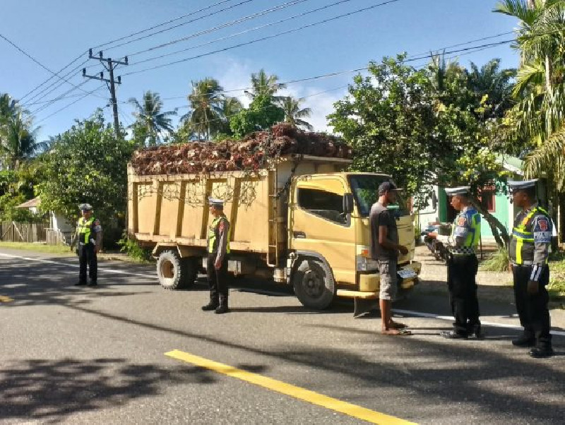 10 Sopir Angkutan Sawit Ditegur Satlantas Polres Aceh Barat