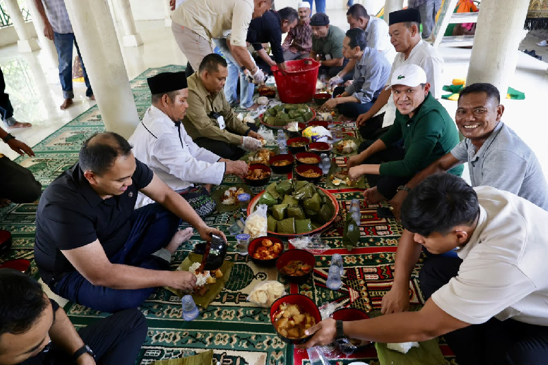 Wagub Hadiri Maulid Kaye Jatoe, Warga Rawat Tradisi Bungkus Daun