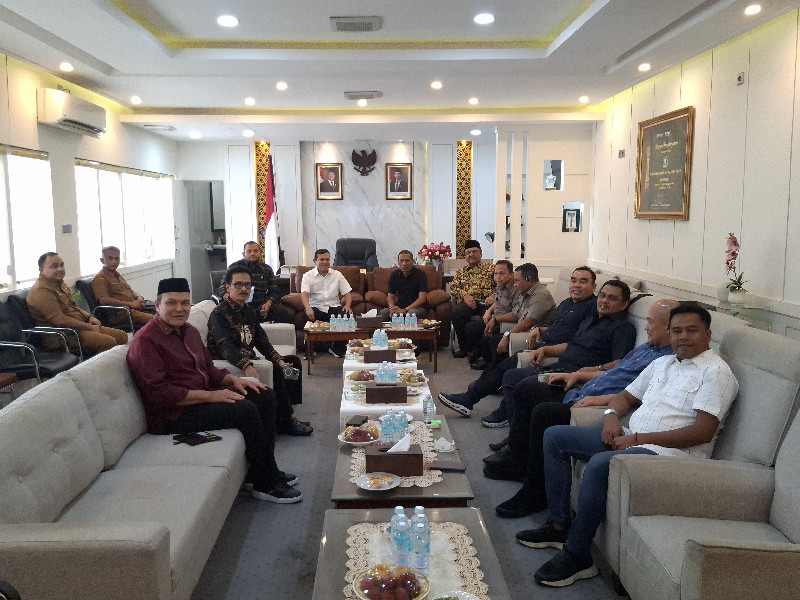 Wagub Aceh Dek Fadh dan Ketua DPRA Bahas Perubahan UUPA