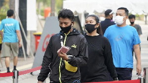 Menkes Imbau Warga Terdampak Abu Anak Krakatau Kurangi Aktivitas di Luar