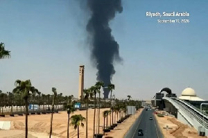 Riyadh Disasar Rudal Houthi, Saudi Tertekan Saat AS Enggan Terlibat Langsung