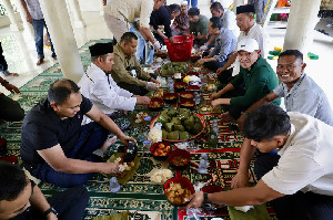 Wagub Hadiri Maulid Kaye Jatoe, Warga Rawat Tradisi Bungkus Daun
