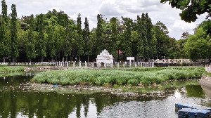 Wisata Sejarah Taman Krueng Daroy Dipenuhi Sampah dan Tak Terawat