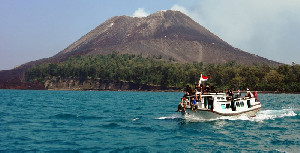 Gunung Anak Krakatau Level Siaga, Kapal Dilarang Mendekat 3 Km dari Kawah