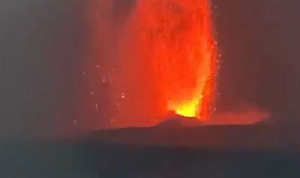 Gunung Anak Krakatau Erupsi, Kemenhub Pastikan Penerbangan Soekarno-Hatta Aman
