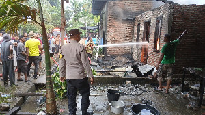 Diduga Korsleting Rice Cooker, Toko Kelontong di Lamtamot Aceh Besar Terbakar