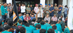 &lrm;Datangi Kantor Gubernur, Ratusan Mahasiswa USK Desak Pemerintah Aceh Percepat Rehab Rekon Pascabencana