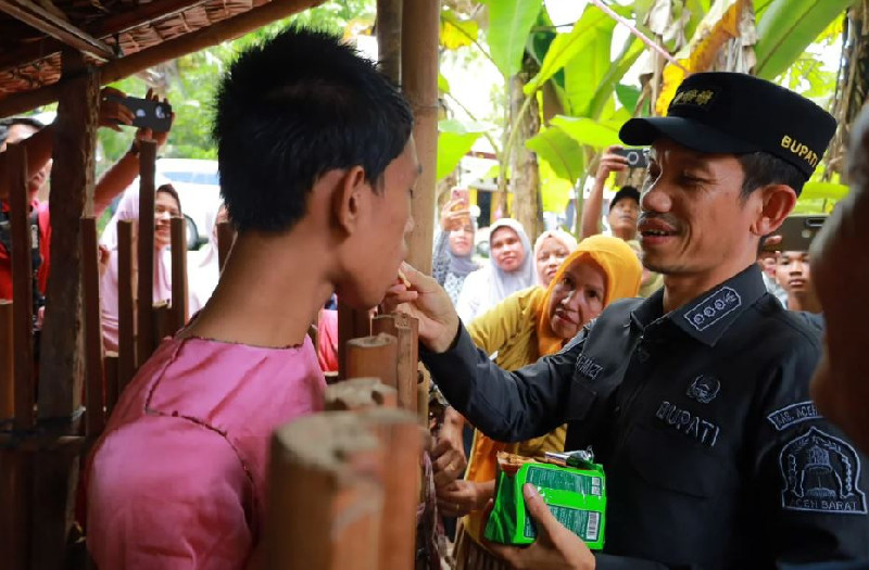 Anak Gangguan Jiwa Tinggal di Gubuk, Bupati Aceh Barat Turun Tangan Bawa Berobat