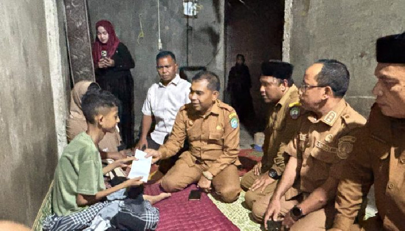 Pemkab Abdya Bantu Remaja Yatim yang Idap Infeksi Jantung