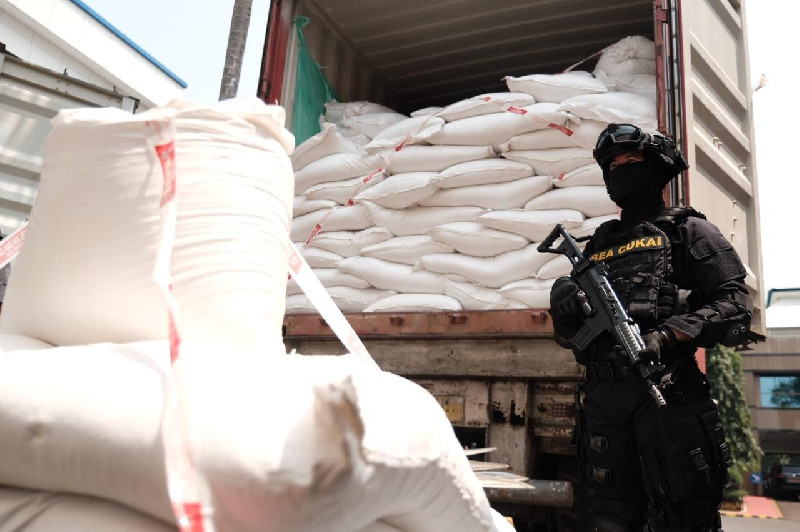 Bea Cukai Bongkar Modus Impor Ilegal Beras, Garam, dan Pakaian Bekas Senilai Rp27,3 Miliar