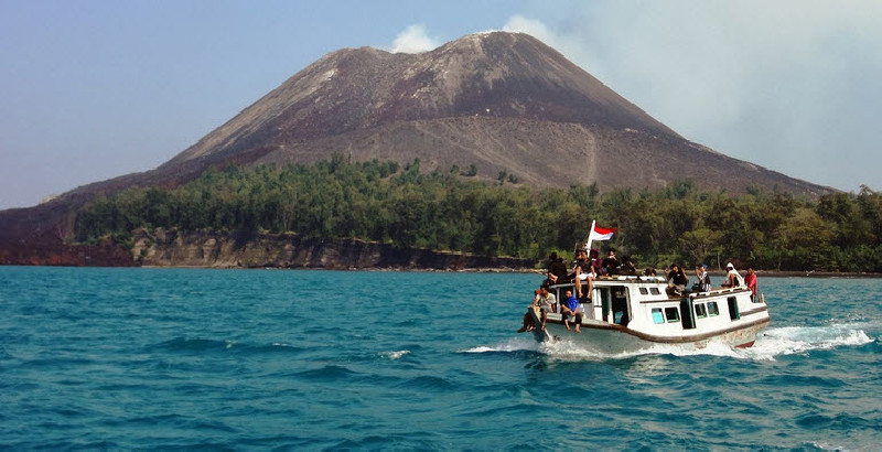 Gunung Anak Krakatau Level Siaga, Kapal Dilarang Mendekat 3 Km dari Kawah