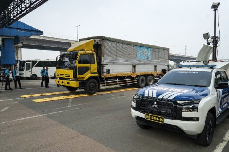 Truk Overload Terjaring Saat Korlantas Uji Kendaraan Jatanlin di Tol Japek