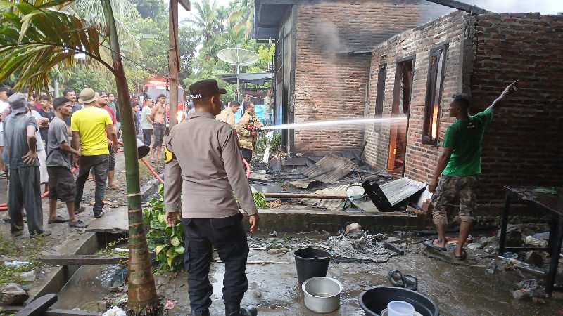 Diduga Korsleting Rice Cooker, Toko Kelontong di Lamtamot Aceh Besar Terbakar