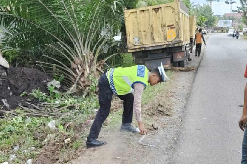 Truk Fuso Kecelakaan Tunggal di Aceh Barat, Rem Blong Saat Hendak Berhenti