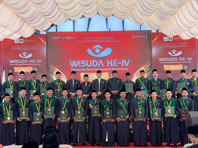 Wisuda IV Ma&rsquo;had Aly Darul Munawwarah Kuta Krueng, 412 Santri Resmi Dilepas