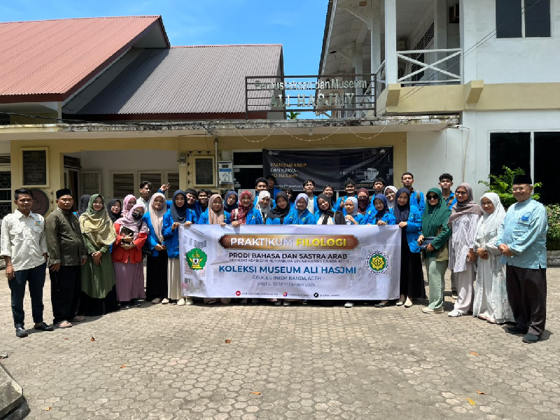Mahasiswa BSA UIN Ar-Raniry Praktik Filologi di Museum Ali Hasjmy