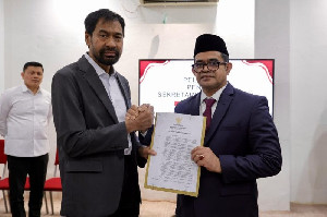 Mualem Lantik Taufik sebagai Pejabat Sekda Aceh di Medan
