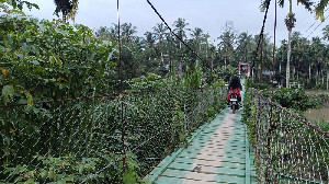 Jembatan Perintis Garuda III di Lhok Gajah Rampung, Sepeda Motor Bebas Melenggang