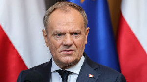 Polandia Gelar Rapat Darurat, PM Donald Tusk dan Menhan Diancam Serangan