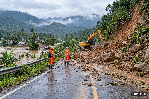 Banjir dan Longsor Melanda Sejumlah Wilayah Aceh, Warga Tamiang Mulai Mengungsi