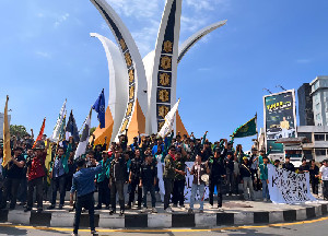 Mahasiswa Pertanian Aceh Kepung DPRA, Tuntut Pemulihan Sawah Pascabencana dan Konflik Agraria