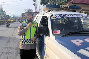 Polisi Meupep-Pep Satlantas Aceh Tenggara Sapa Warga, Ini Pesan Keselamatan Berkendara