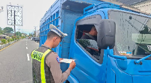 Polres Aceh Selatan Beri Teguran kepada Dua Pengendara saat Patuh Simpatik