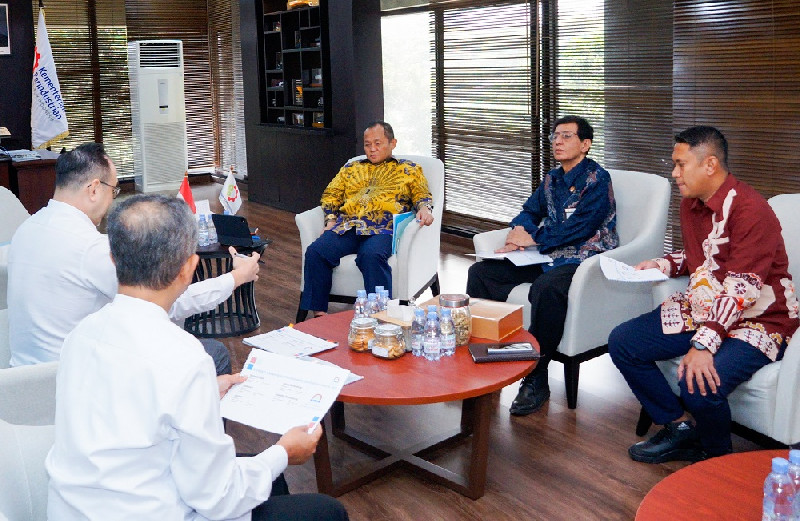 Menperin Perjuangkan Gas Murah dan Perlindungan Industri Keramik Nasional