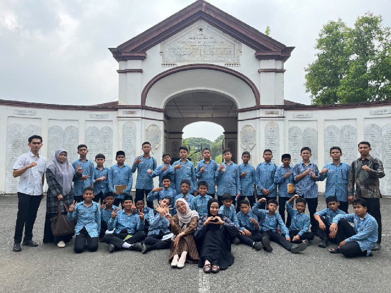 Belajar Sejarah Aceh, Siswa MTsS Darul Ulum Banda Aceh Kunjungi Museum Aceh