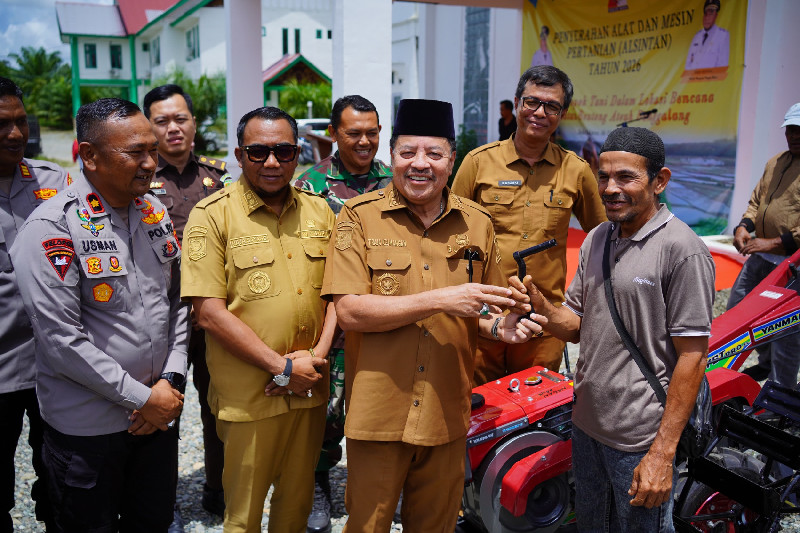 Bencana Rusak 97,5 Hektare Lahan, Petani Nagan Raya Dapat Bantuan 21 Alsintan
