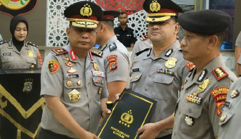 Kapolda dan Wakapolda Aceh Dianugerahi Pin Emas Kapolri